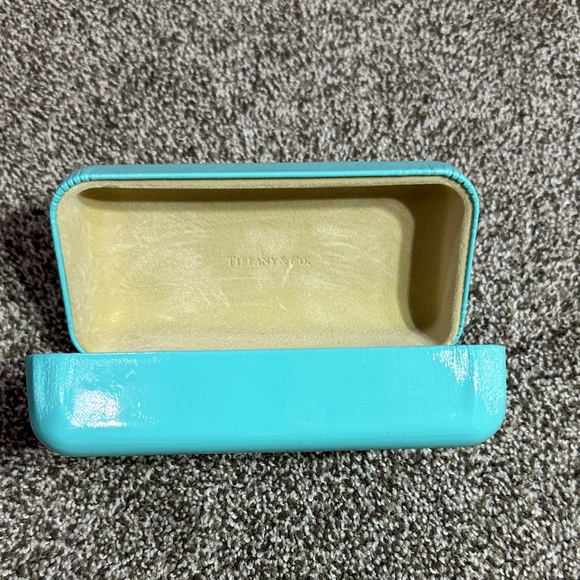 Tiffany & Co. Black Oversized Women's Sunglasses with Tiffany Blue Case - Picture 13 of 14